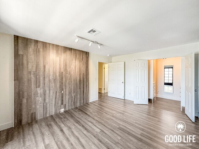 Building Photo - Renovated 3BD/2.5BA Condo in Chula Vista with Fireplace, W/D & Private Balcony