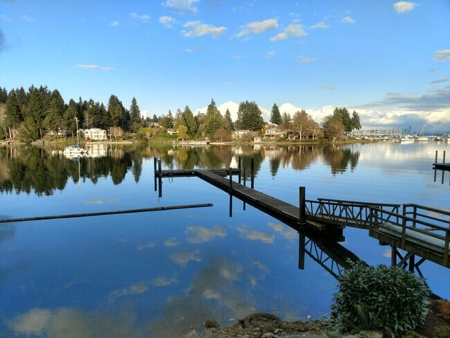 Building Photo - 6246 NE Eagle Harbor Dr