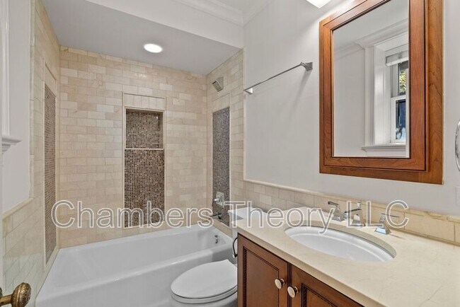 Building Photo - 4 Logan Cir NW