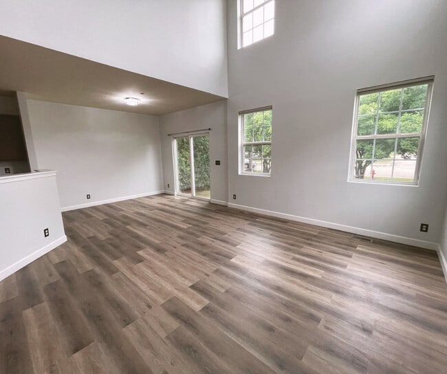 Building Photo - 1157 Goldfinch Ave