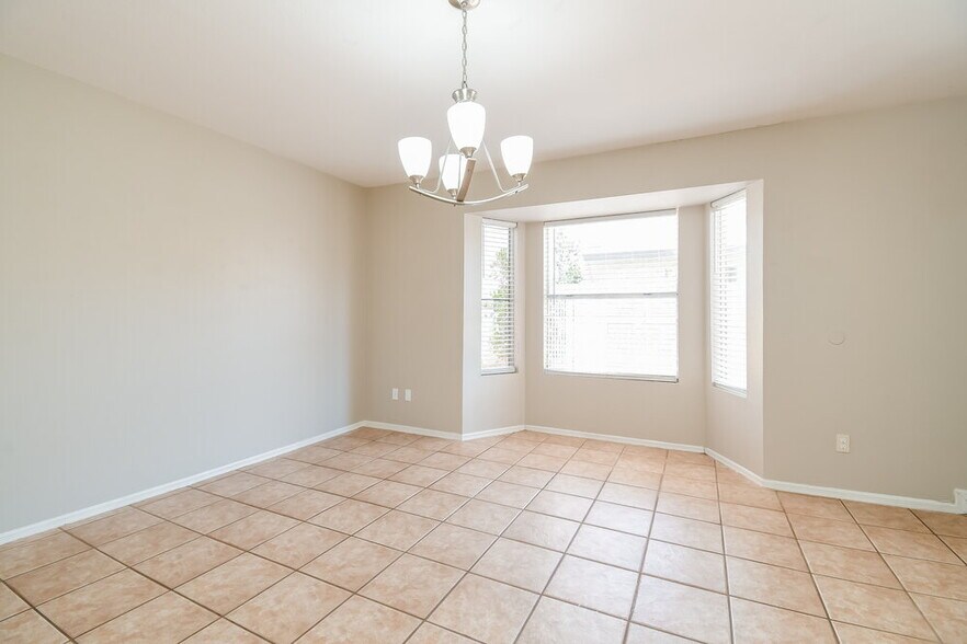 Building Photo - 4755 W Wahalla Ln