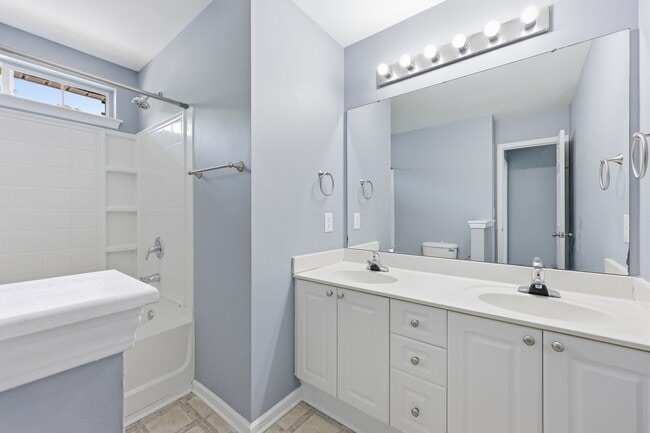 Building Photo - 3911 Hathaway Hills Dr