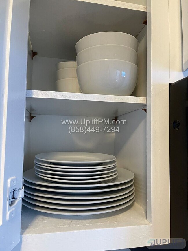 Building Photo - 4829 Castle Ave