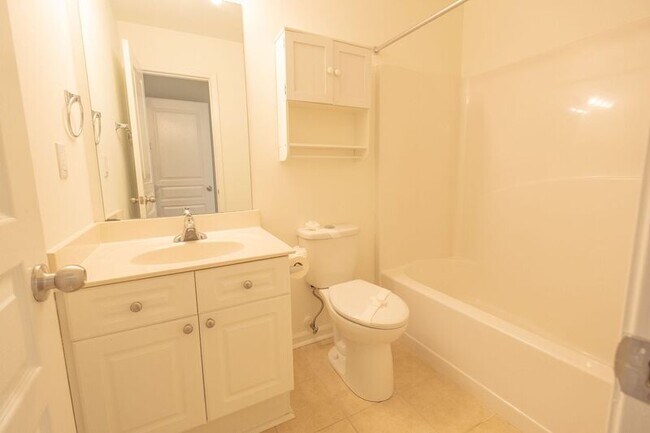 Building Photo - 490 S Barnett Shoals Rd