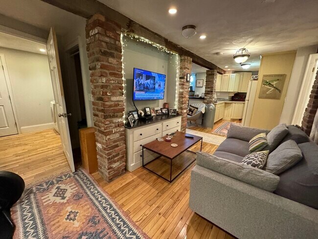Building Photo - 39 Highland Ave