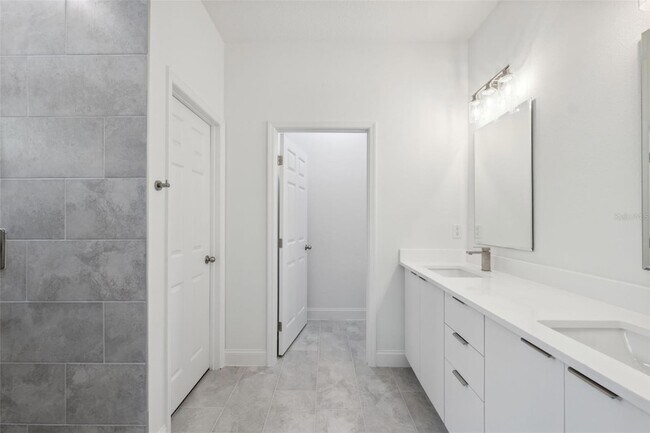 Building Photo - 16904 SW 30th Avenue Rd