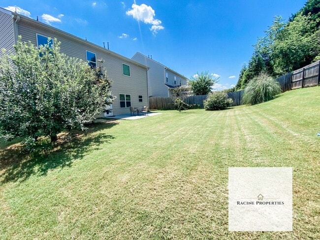 Building Photo - Beautiful Two-story Home