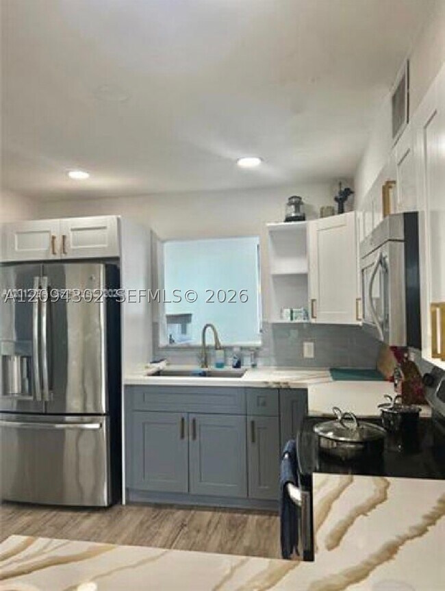 Building Photo - 12040 N Miami Ave