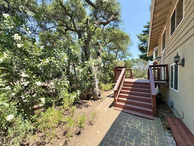 Building Photo - Charming 4-Bed by the Lake in Morgan Hill