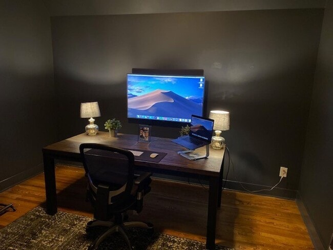 Building Photo - Craftsman Inspired 3 Bed/ 2.5 Bath Home in Cleveland Park, Fenced Yard, Pet Friendly, Screened Po...