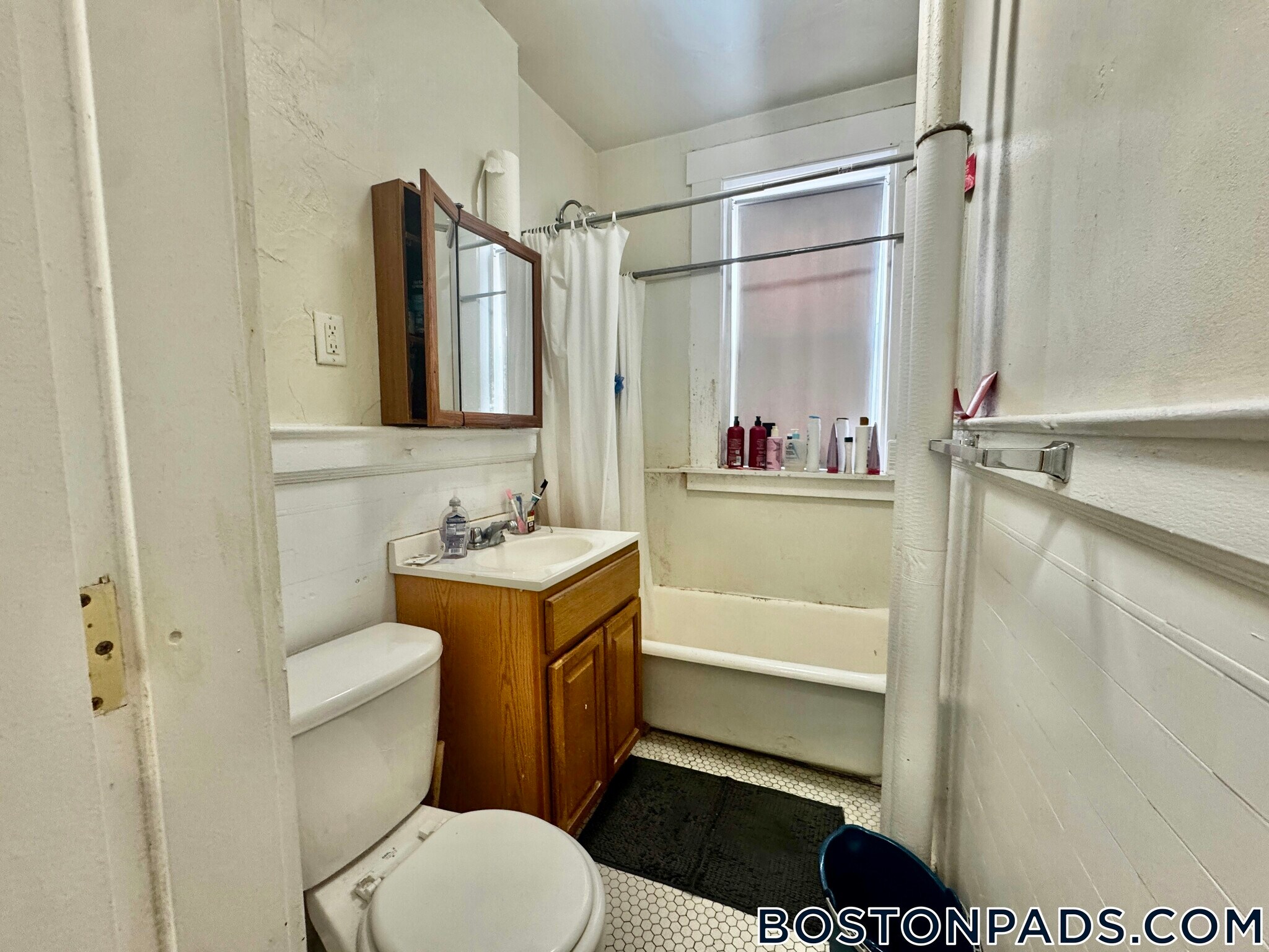 Building Photo - 231 Park Dr