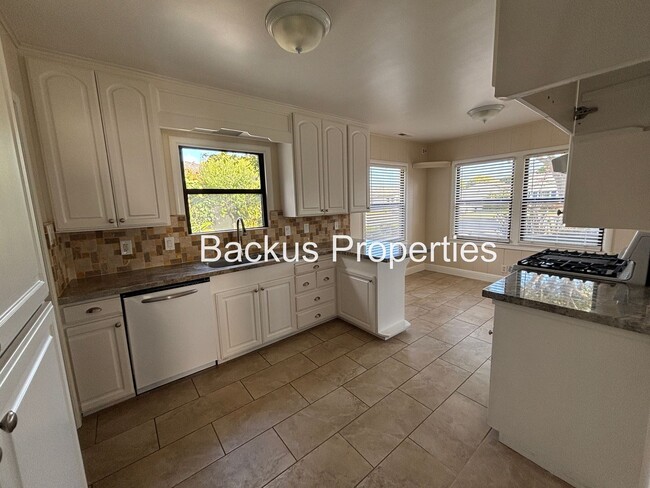 Building Photo - Wonderful Home in South Salinas