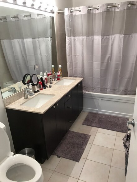 Building Photo - 235 W Van Buren St