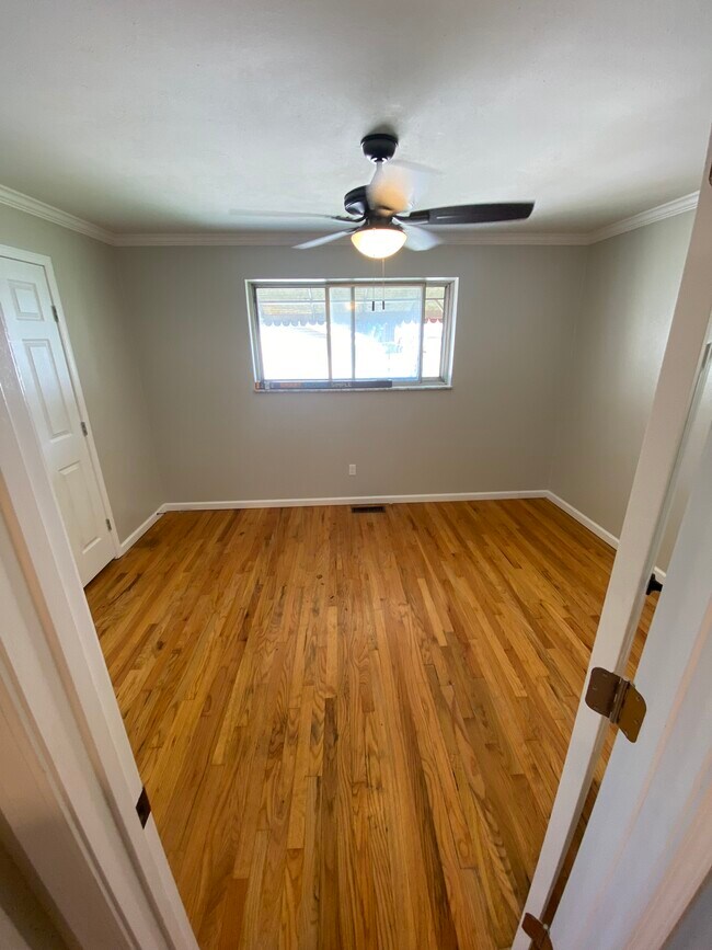 Building Photo - 6120-24 Vermont Ave