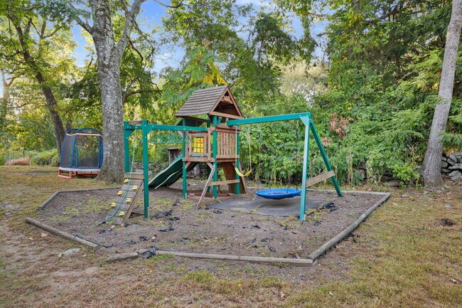 Building Photo - 35 Turner Dr