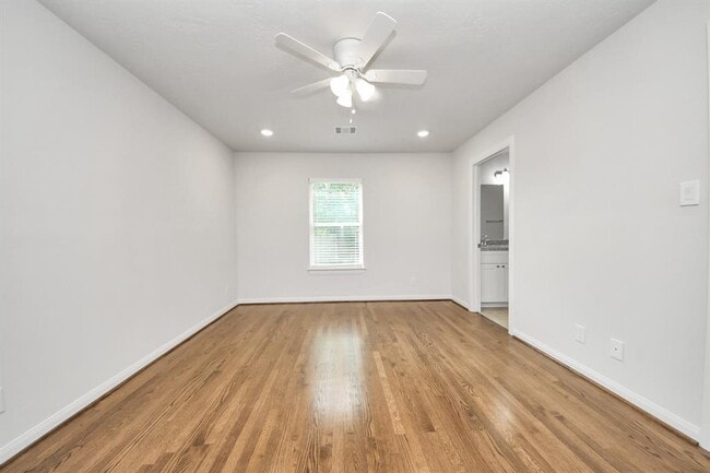 Building Photo - 8705 Dunlap St