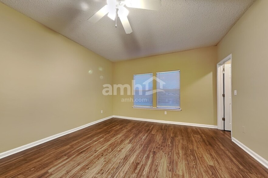 Building Photo - 7093 Rapid River Dr W