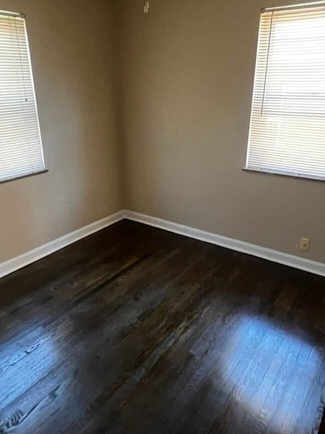 Building Photo - 3 bedroom house | Mayflower Ave |