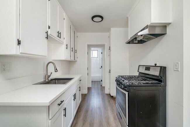 Interior Photo - 6115 Cherry Ave