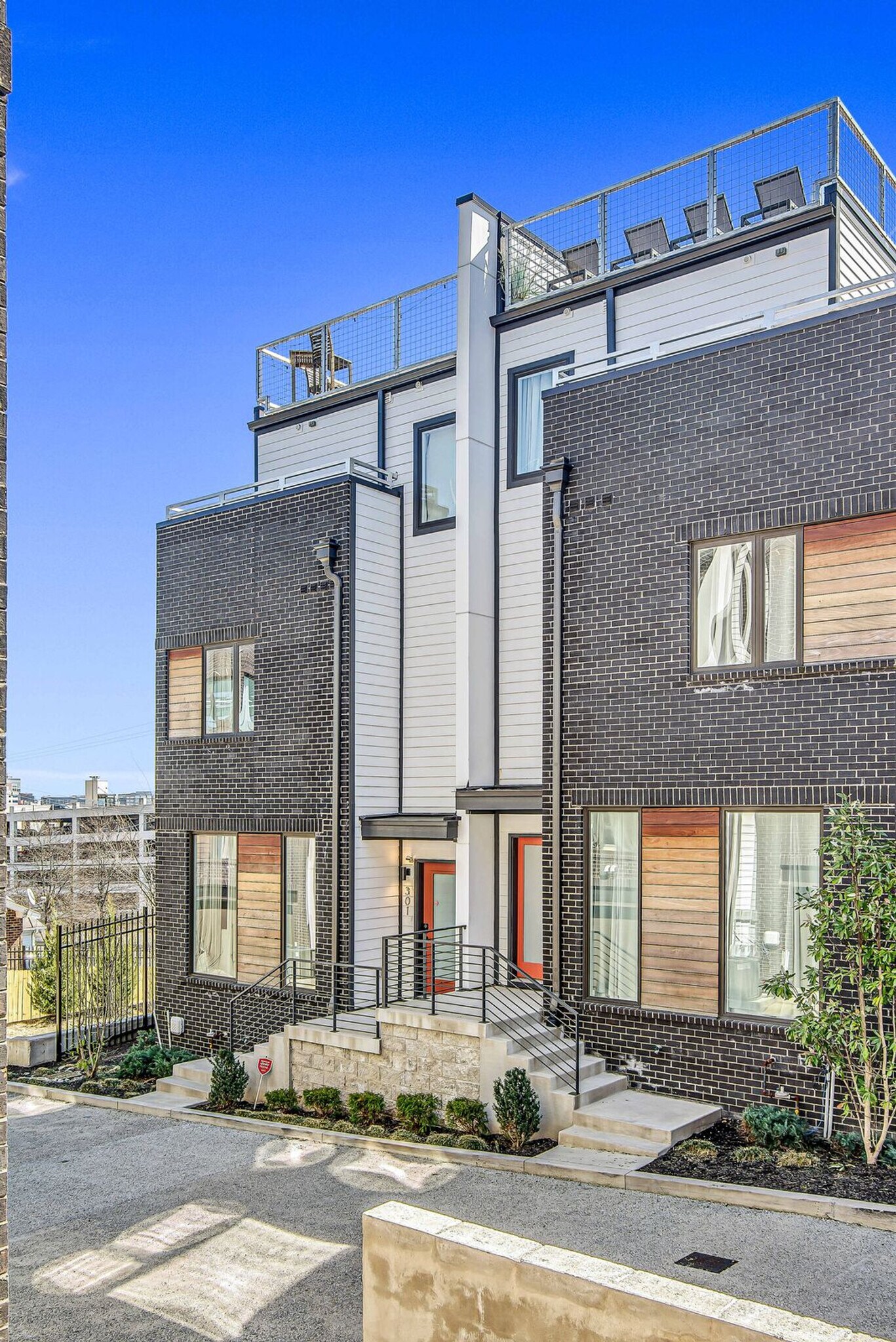 Building Photo - 2807 Delaware Ave