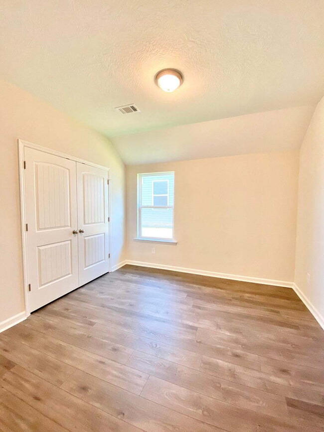 Building Photo - Summerton Village Rental!