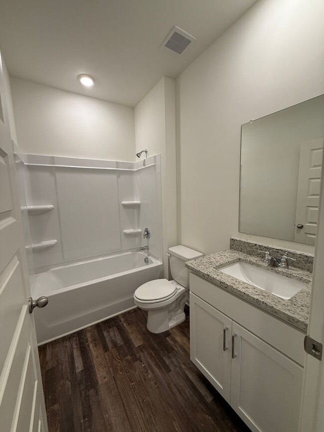 Building Photo - Springville Schools One Level 4 Bedroom / 3 Bathroom/ 3 Car Garage