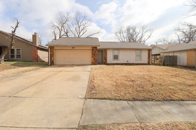Building Photo - 3 Bed | 1 Bath in East Tulsa!