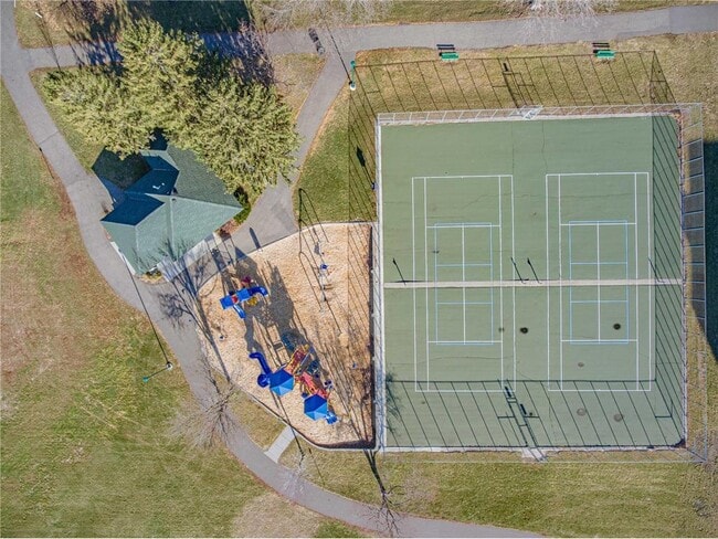 Building Photo - 916 Parkside Blvd