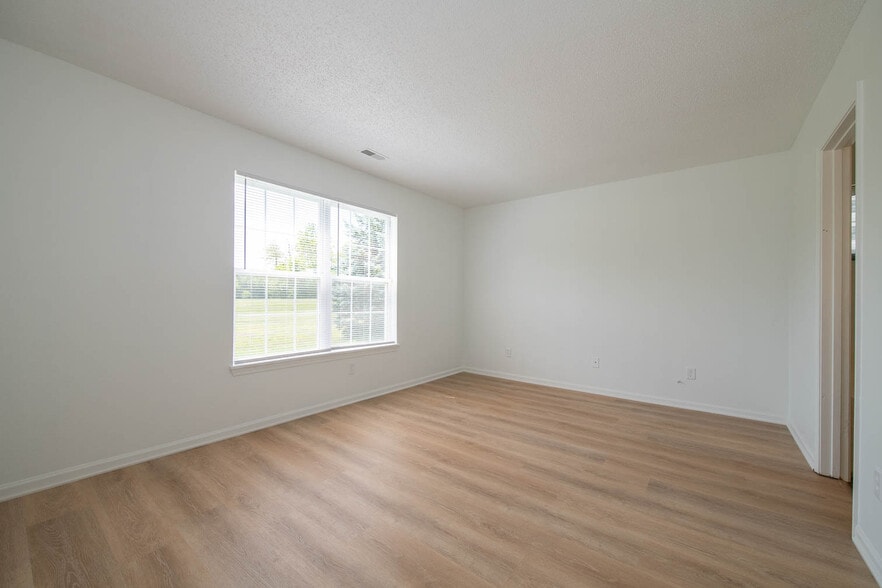 Building Photo - 9661 Trail Dr