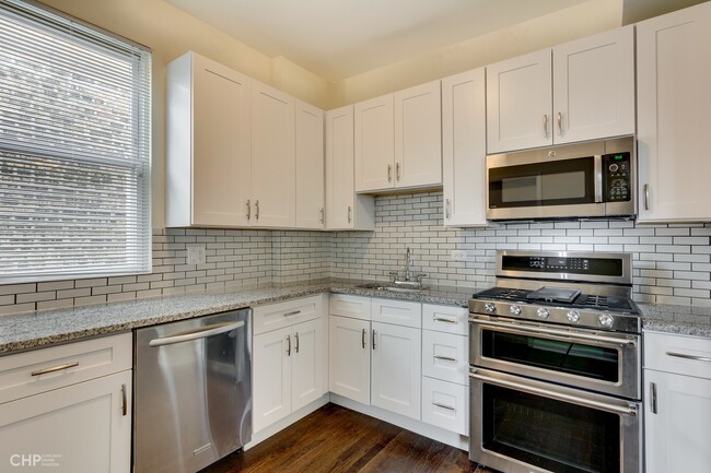 Building Photo - 2655 W Leland Ave