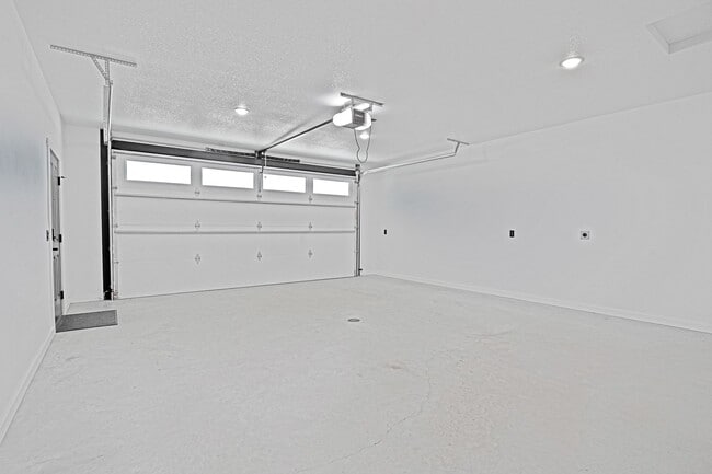 Building Photo - 1495 Oxbow Dr