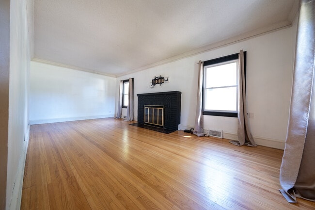 Building Photo - 2019 19th Ave NE