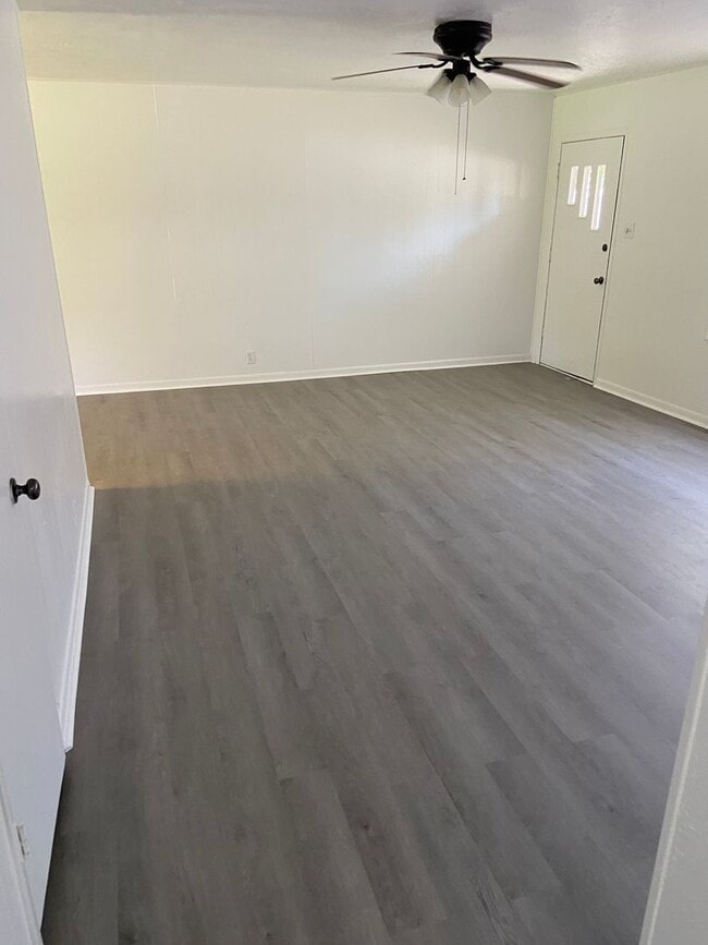 Building Photo - 3/1 house with garage, fenced backyard, walk to TSU