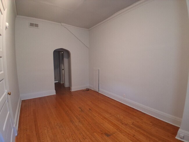 Building Photo - 1010-1 Vermilion-N