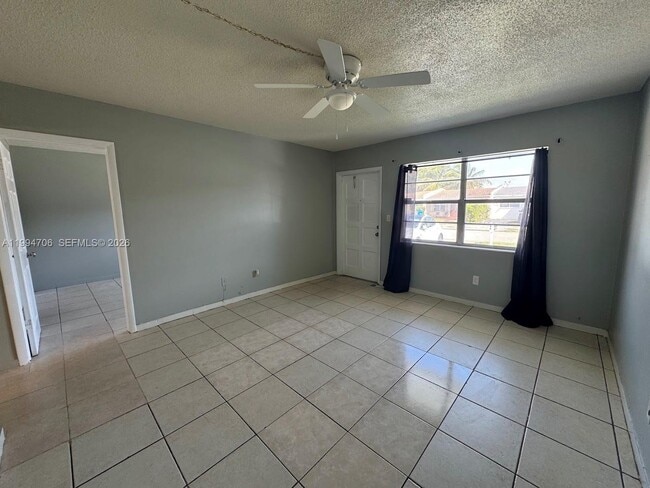 Building Photo - 5440 SW 38th Ct