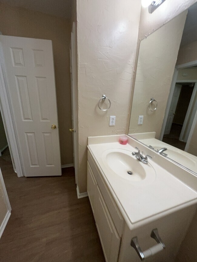 Building Photo - Remodeled & updated! 4/2/2