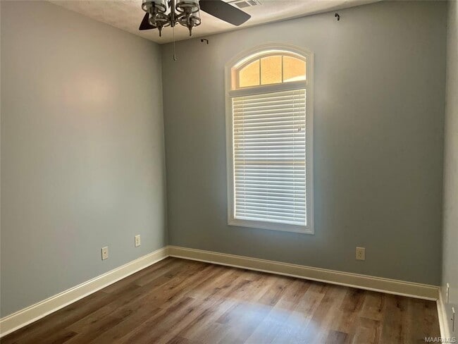 Building Photo - 730 Kingsley Dr