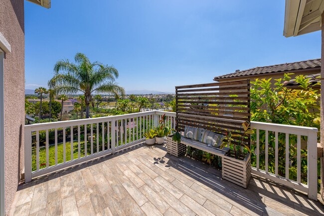 Building Photo - Beautiful Townhome in Chula Vista zz