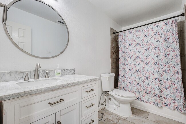 Building Photo - 519 Darlene Trail