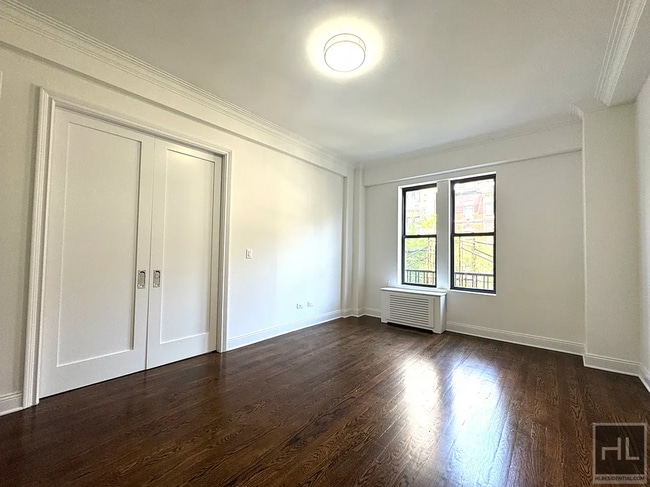 Building Photo - 166 W 72nd St