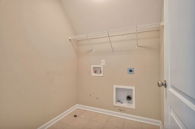 Building Photo - 107 McKinnon Pl