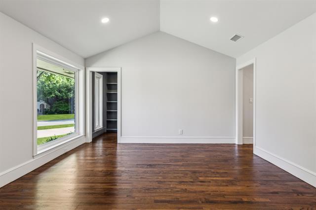 Building Photo - 6721 Meadowcreek Dr