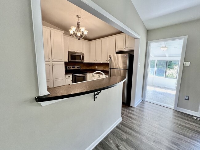 Building Photo - 3-Bedroom Home In Laurel Manor - Fenced Ba...