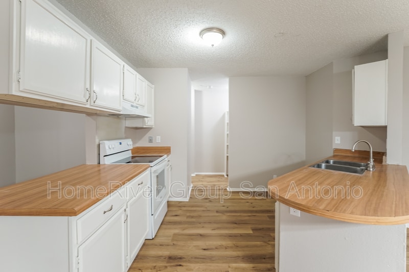 Building Photo - 6827 Country Haven