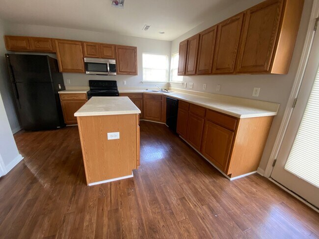 Building Photo - Pristine home located in Linda Vista!