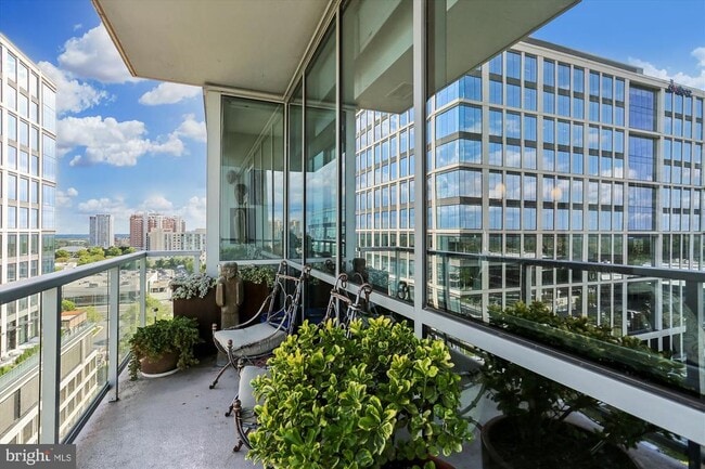 Building Photo - 930 Rose Ave