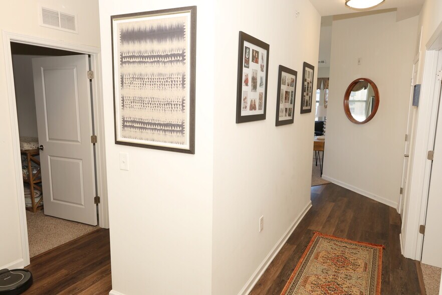 Building Photo - 233 US-206