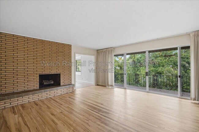 Building Photo - 5070 Doren Dr