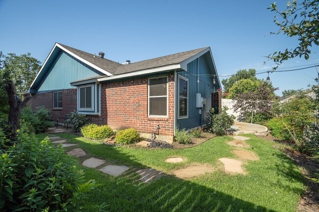 Building Photo - 1425 Thistlewood Ln