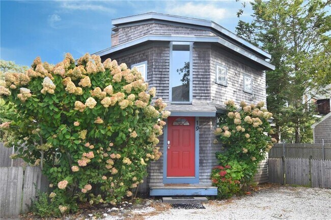 Building Photo - 19 Warren Ave